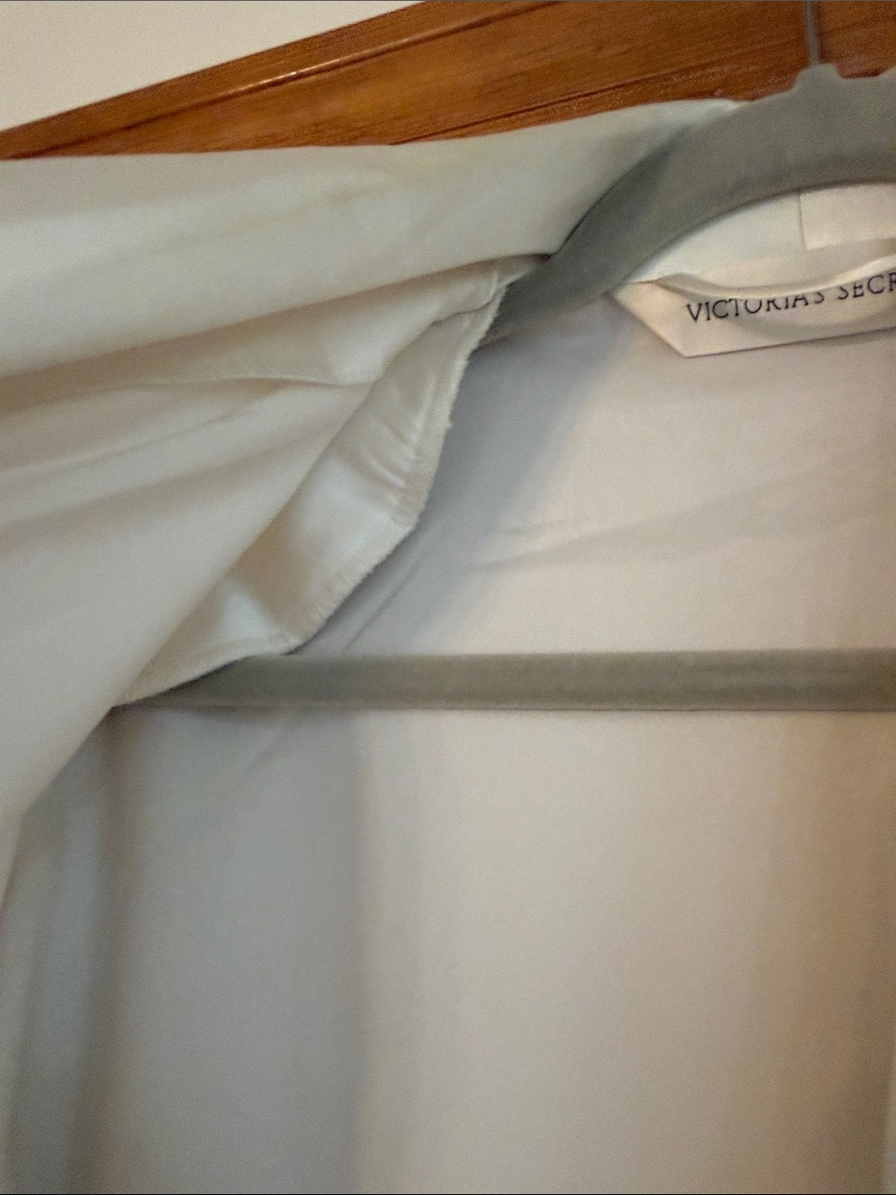 Victoria's Secret Ivory Satin Robe - Picture 7 of 8